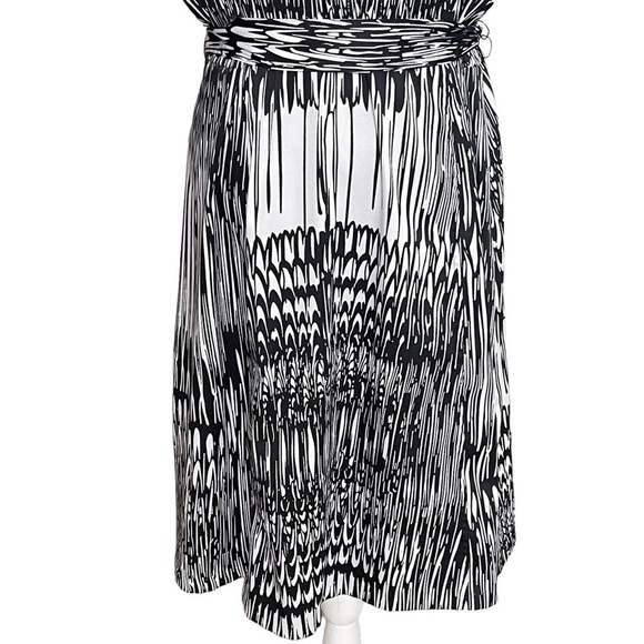 Lane Bryant Women’s Belted Button Front Printed Dress Plus Size 22 Collared - Picture 6 of 8